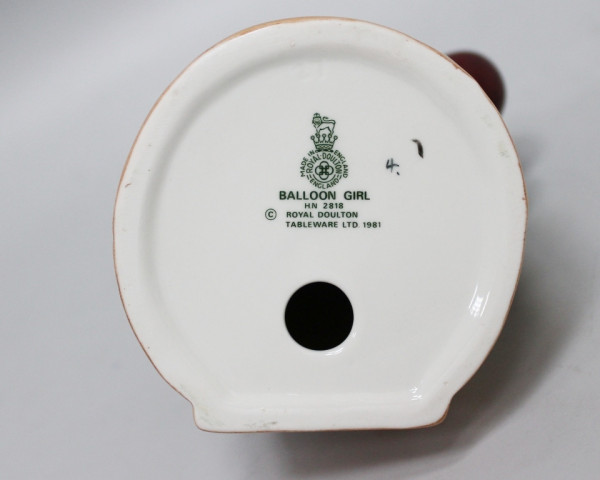 Статуэтка Девочка с шарами Royal Doulton