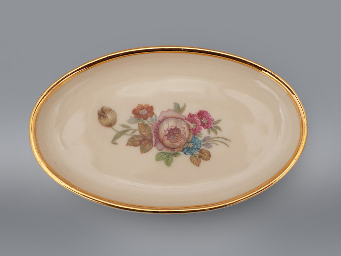 Розетка KPM (Kjobenhavns Porcellains Maleri)