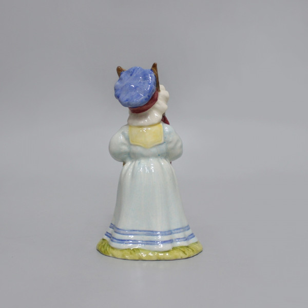 Статуэтка  Миссис Кролик  Пасхальный парад Royal Doulton