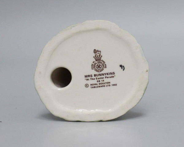 Статуэтка  Миссис Кролик  Пасхальный парад Royal Doulton